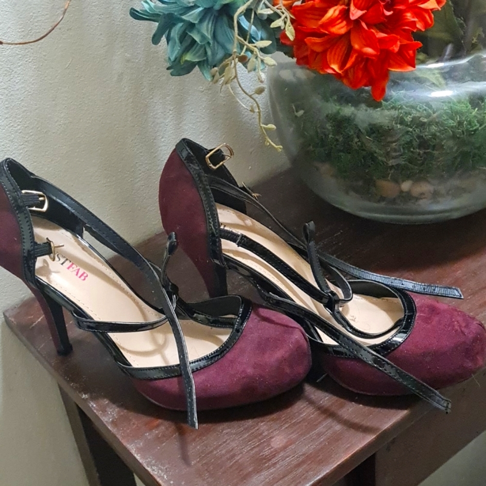 Burgundy heels size 8
